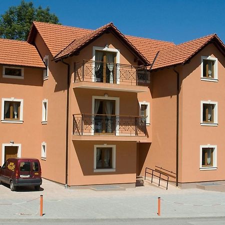 Apartments Manjan คราสโนโปลเย ภายนอก รูปภาพ